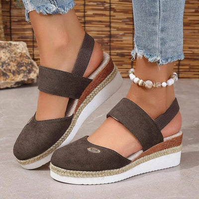 Sanna™ – Komfortsandal med kilehæl