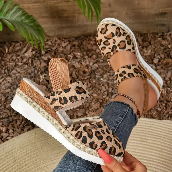 Sanna™ – Komfortsandal med kilehæl