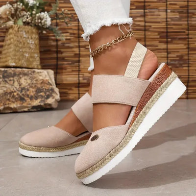 Sanna™ – Komfortsandal med kilehæl