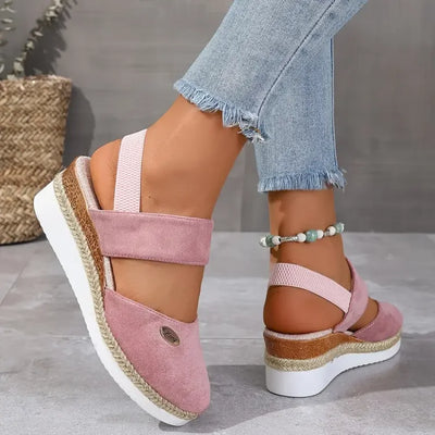 Sanna™ – Komfortsandal med kilehæl