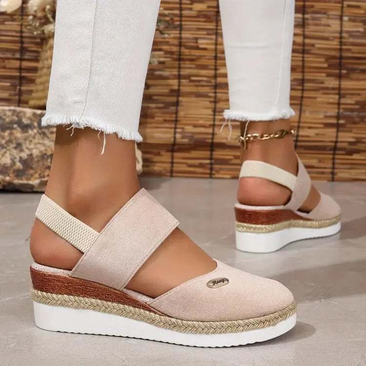 Sanna™ – Komfortsandal med kilehæl