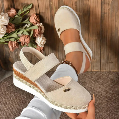 Sanna™ – Komfortsandal med kilehæl