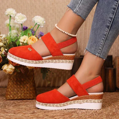 Sanna™ – Komfortsandal med kilehæl